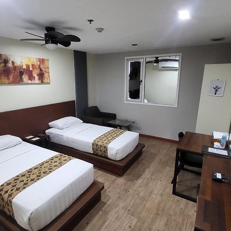 Dg Grami Hotel Paranaque City Exterior photo