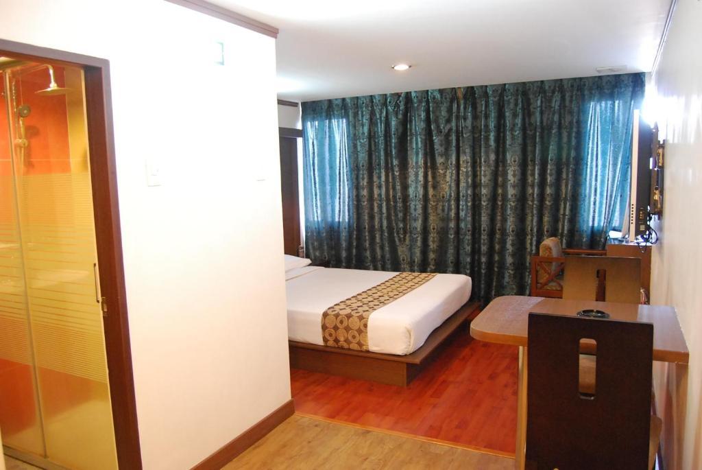 Dg Grami Hotel Paranaque City Room photo