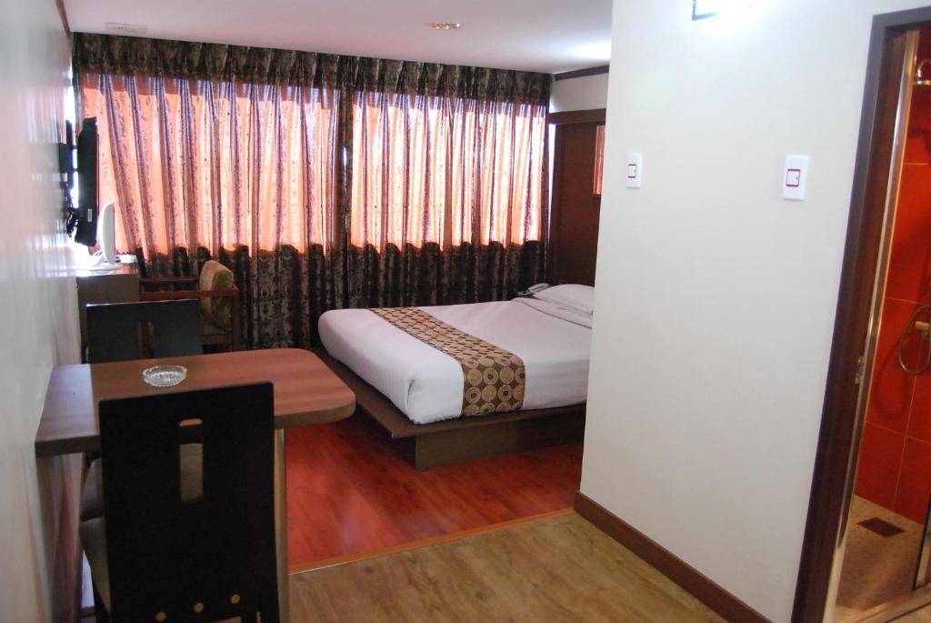 Dg Grami Hotel Paranaque City Room photo