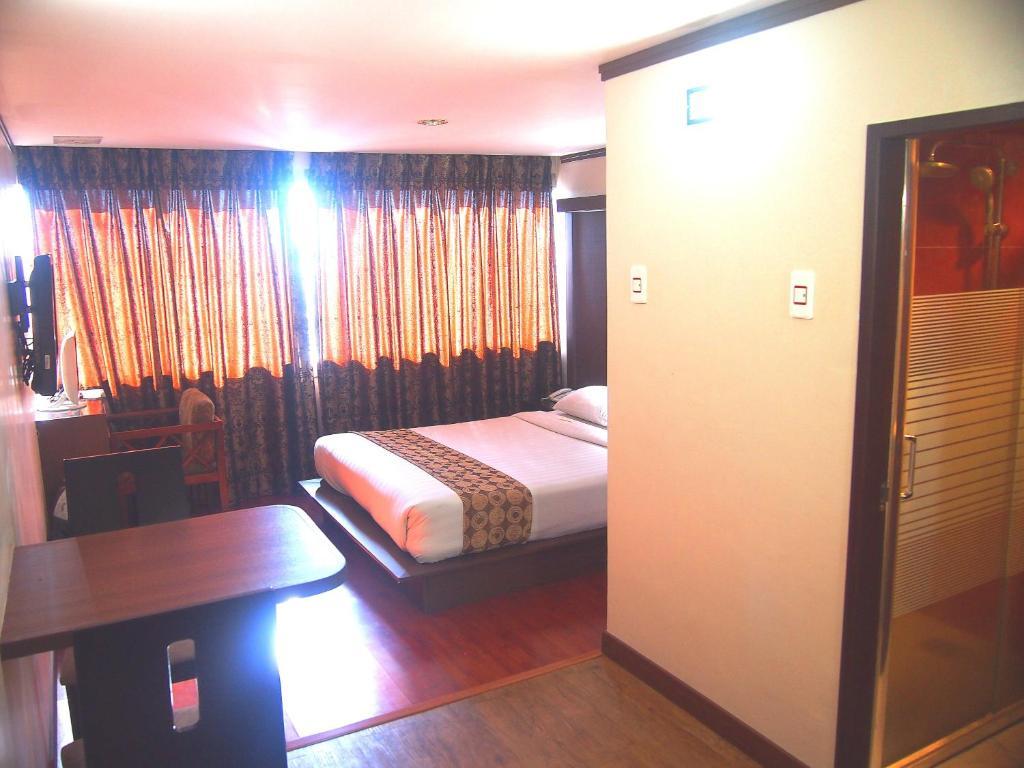 Dg Grami Hotel Paranaque City Room photo