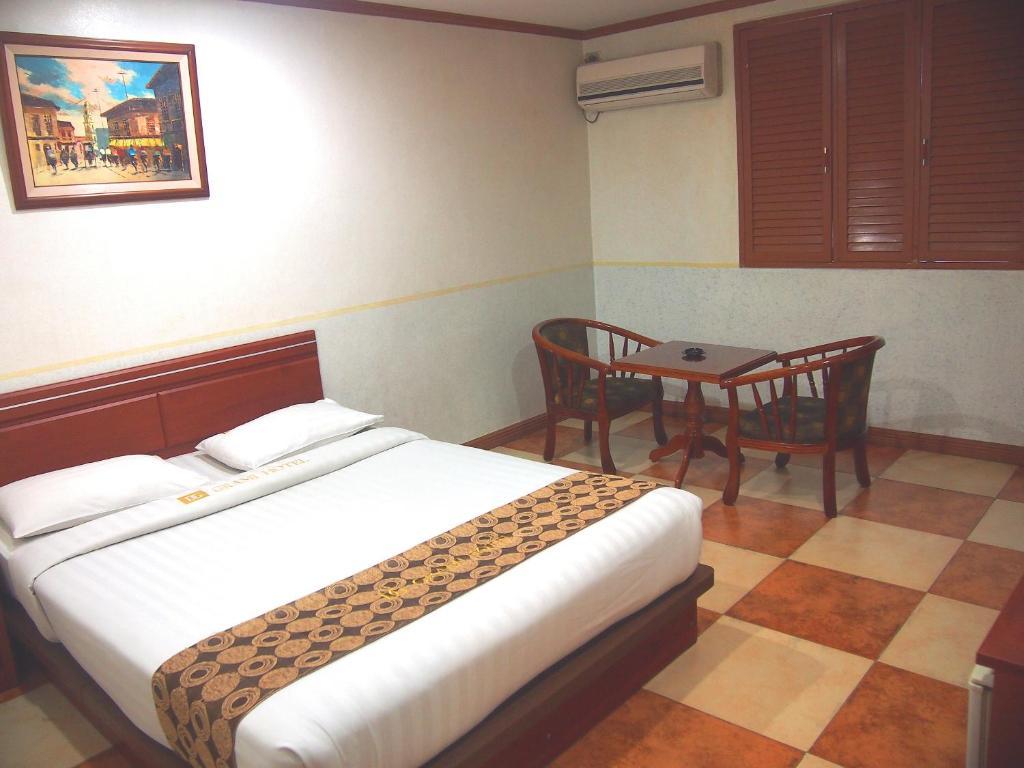Dg Grami Hotel Paranaque City Room photo